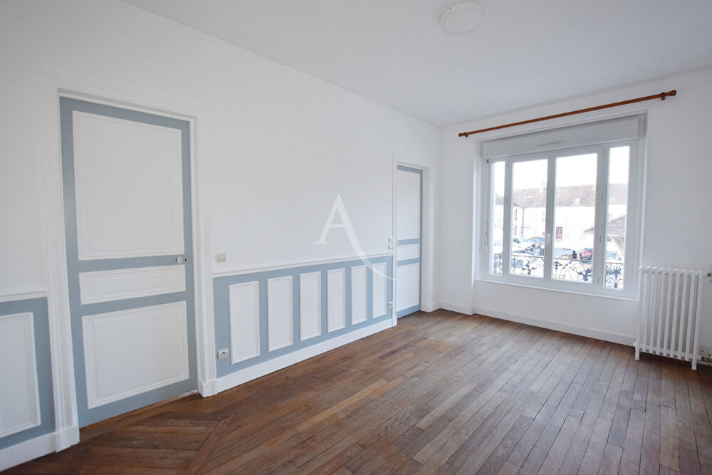 Location Appartement NANGIS CENTRE-VILLE, APPARTEMENT 2 PIECES 36 M² ENVIRON, 1ER ETAGE 695 EUR CHARGES COMPRISES DONT EAU ET CHAUFFAGE Nangis