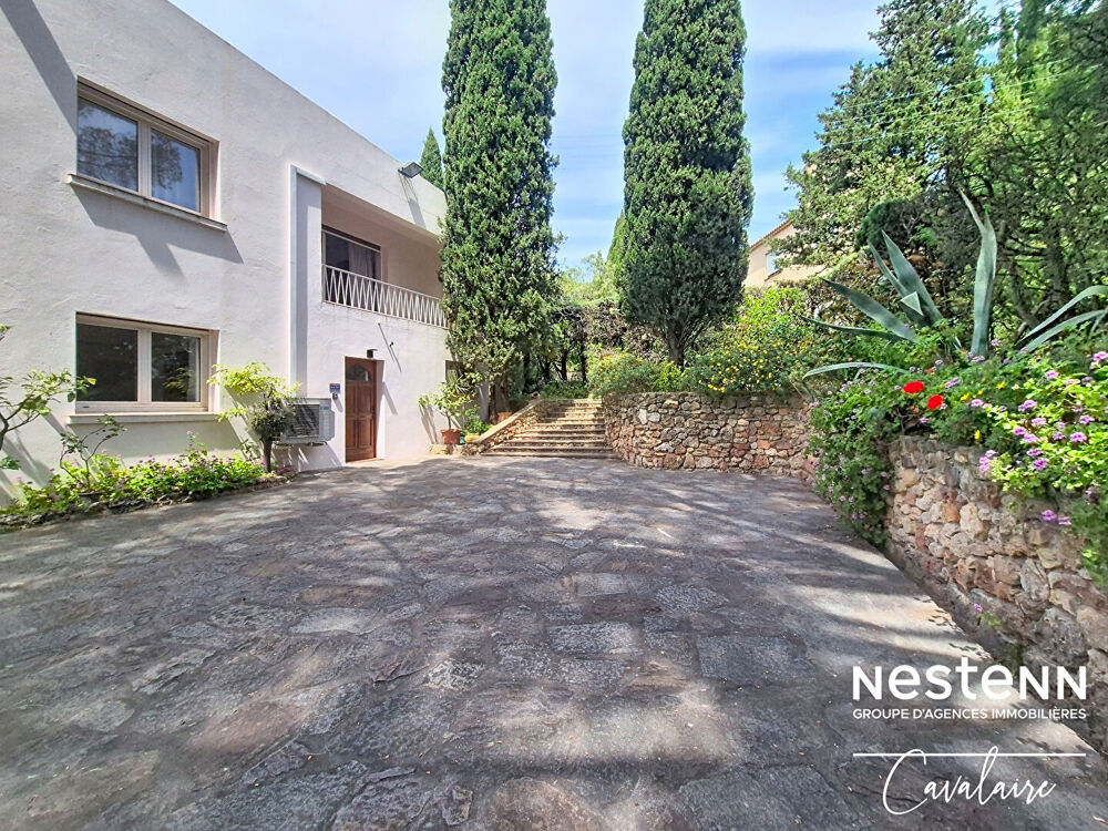 TOUT A PIED pour cette villa d'environ 161 m² sur 2 niveaux, 3 chambres, atelier et terrain piscinable d'environ 900 m²Maison Ca