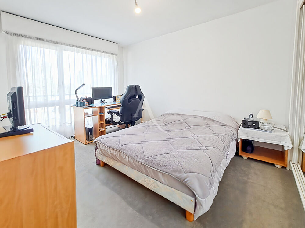 Appartement Arpajon de 4 pièces de 86 m2 avec 3 chambres, cave et terrasse.