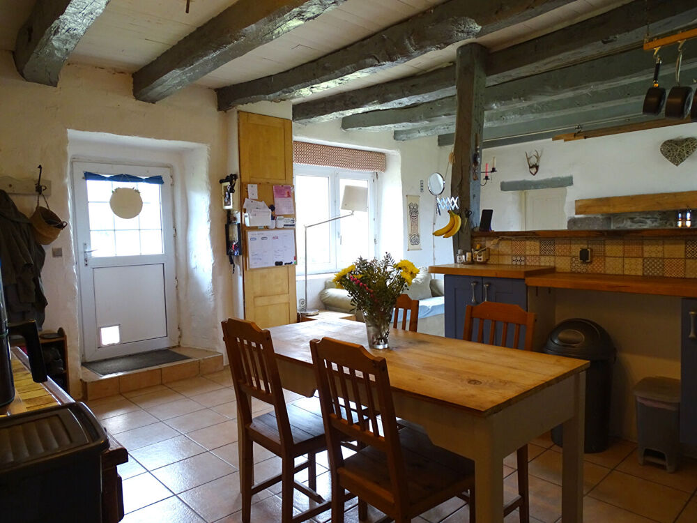 Vente Maison CÔTES-D'ARMOR. Maison individuelle en pierre de 2 chambres, située à la campagne,  le village de Kergrist-Moëlou Kergrist moelou