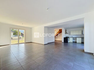  Appartement à louer 4 pièces 125 m²