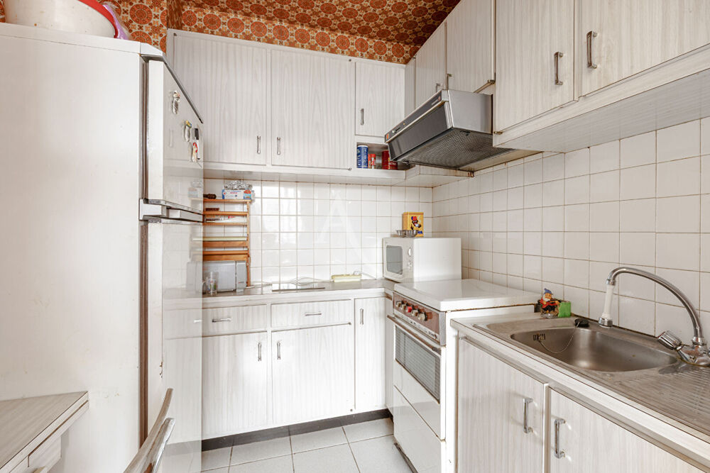 Vente Appartement Paris 18? - 2 pièces de 43,97 m² à rénover avec BOX fermé - 3 min Métro 12 (Marx Dormoy) Paris 18