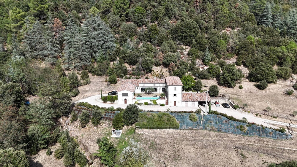 Ardèche : Vallée de l'Eyrieux Demeure de prestige 6 pièce(s) 200 m2 sur 10 hectares.
