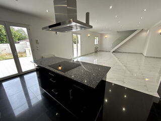  Maison à louer 7 pièces 160 m²