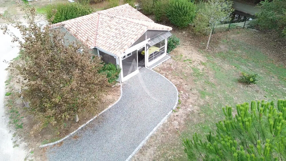 CHARMANT CHALET CADRE NATUREL PRIVILÉGIÉ À PROXIMITÉ DU LAC DU JAUNAY ET DES PLAGES