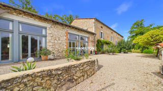  Maison à vendre 15 + pièces 655 m²