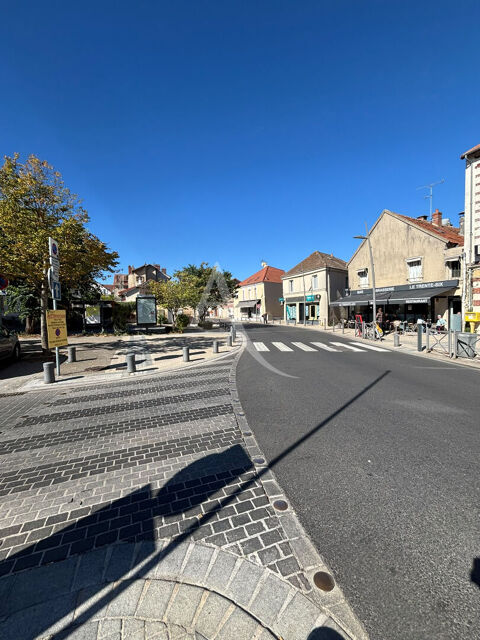 Local commercial situ&eacute; en plein centre ville 3130 77200 Torcy