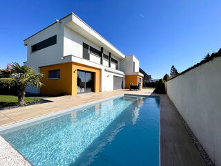  Maison  vendre 8 pices 205 m