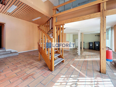 Local commercial de 5 pi&egrave;ces &agrave; Chaumont 115500 52000 Chaumont