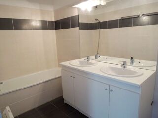  Appartement à louer 3 pièces 66 m²