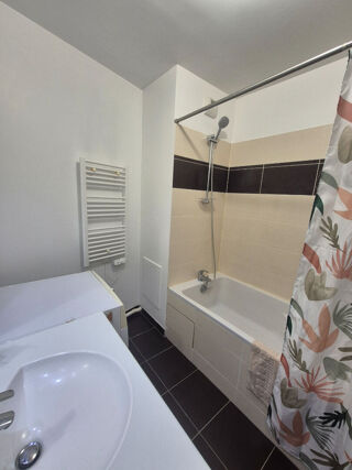  Appartement à louer 3 pièces 56 m²