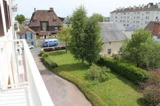  Appartement à louer 5 pièces 94 m²