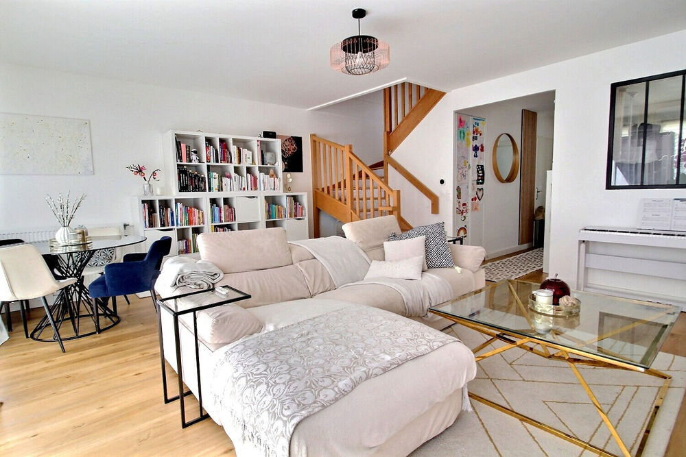 Maison récente 4 pièces 91 m² dans le centre de Maurepas