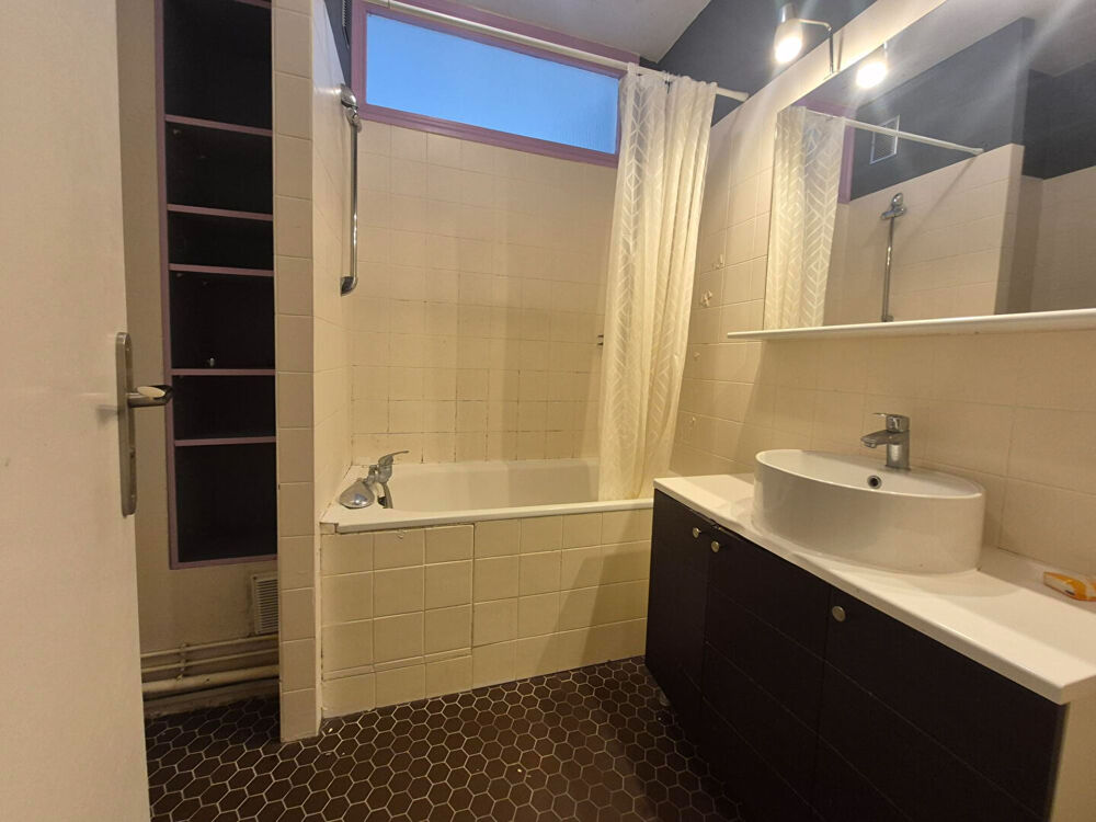 Appartement Marcq En Baroeul 2 pièce(s) 44,40 m2 parking couvert et cave secteur croisé laroche