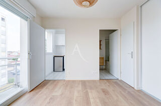 Vente Appartement REIMS - STUDIO RÉNOVÉ AVEC BALCON ET PARKING - PROCHE FACULTÉS - IDÉAL INVESTISSEMENT Reims
