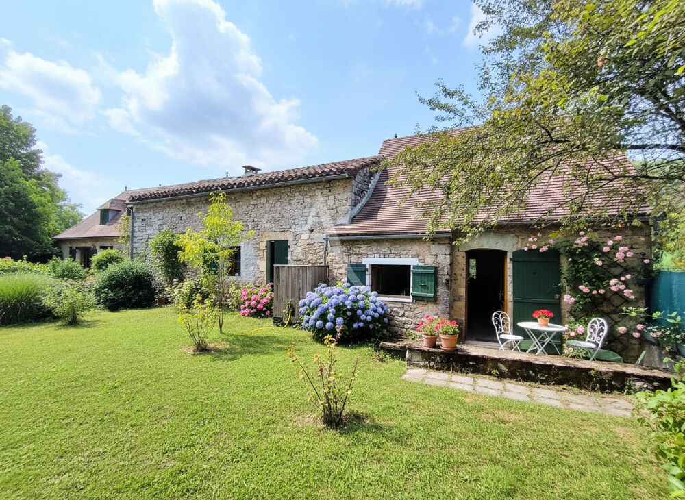 Vente Maison Maison familiale, Les Junies 6 à 8 chambres sur 329m² + piscine Les junies