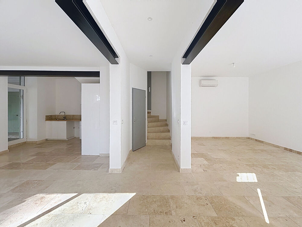 Location Maison GRANS, MAS T5 AVEC GARAGE  ET ANNEXES Grans