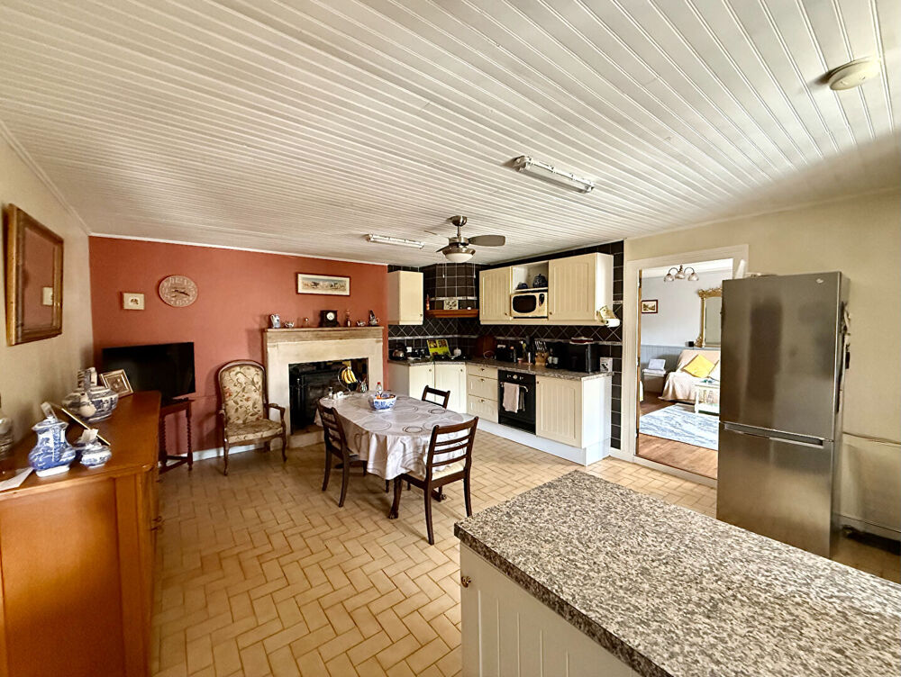 Propriété rénovée de 3 chambres dans un hameau, avec de nombreuses dépendances et de beaux jardins