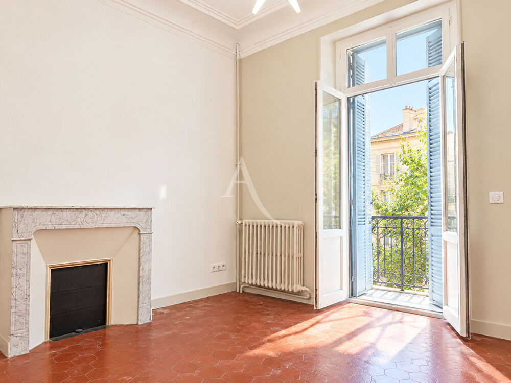 Location Maison À louer maison 6 pièces de 149 m² avec cave, garage et terrain arboré de 1 500 m² Marseille 11