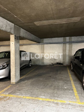  Parking / Garage à louer 