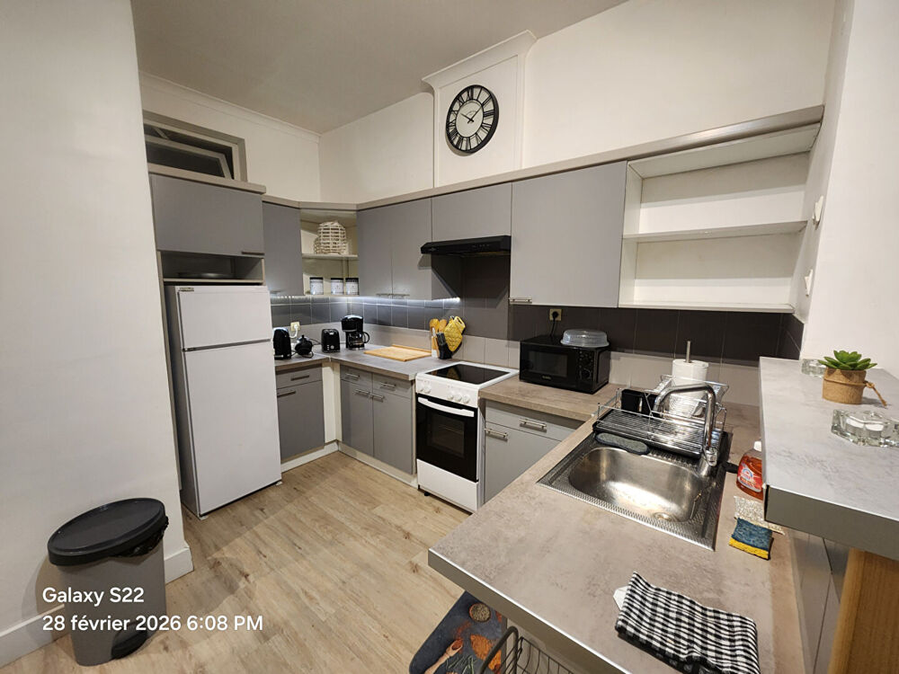 NIMES Quartier RICHELIEU/ SULLY bel appartement P1 bis de 41.69 m2 en RDC avec cave privative et cour commune.