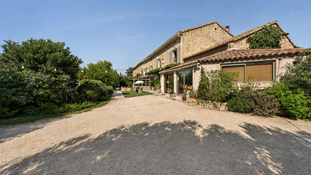 Domaine en pierre de 675 m² avec piscine sur près de 3 ha - Roquemaure