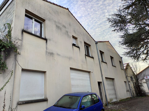 Coutras centre . murs de locaux ( habitations et commerces) 245000 33230 Coutras