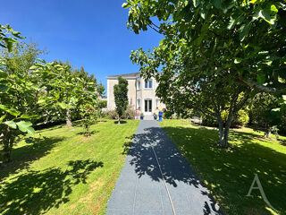 Maison à vendre 10 pièces 285 m²