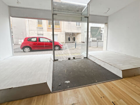   Local commercial 78 m² avec réserve et entre-sol de 30 m² ? Emplacement central à Challans 