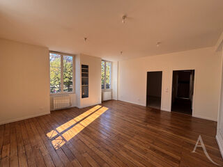  Appartement à louer 3 pièces 75 m²