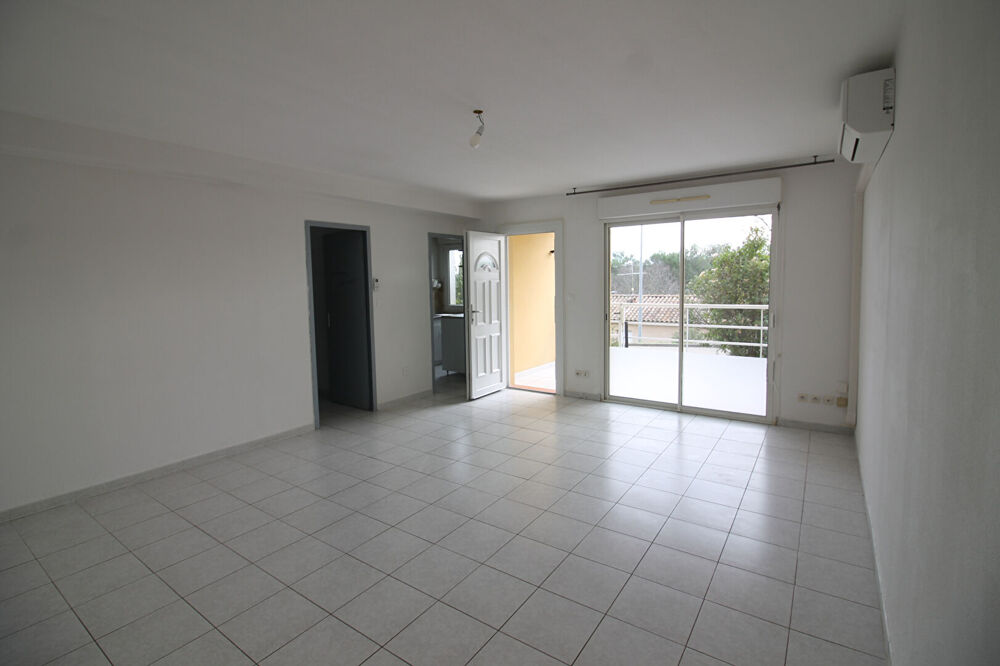 Vente Appartement NIMES GOLF VAQUEROLLES EXCLUSIVITE Joli P3 avec terrasse 8,40m² et parking en RDC dans résidence. Nimes