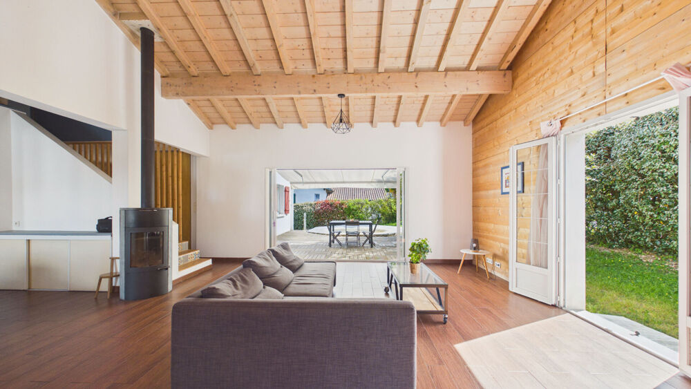 Vente Maison LARRESSORE - Maison familiale 4 chambres avec piscine et garage Larressore