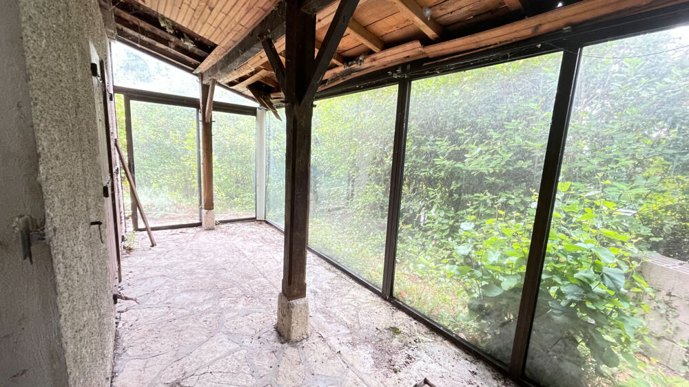 Ensemble immobilier à rénover sur 3,7 hectares