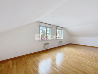  Maison à louer 6 pièces 150 m²