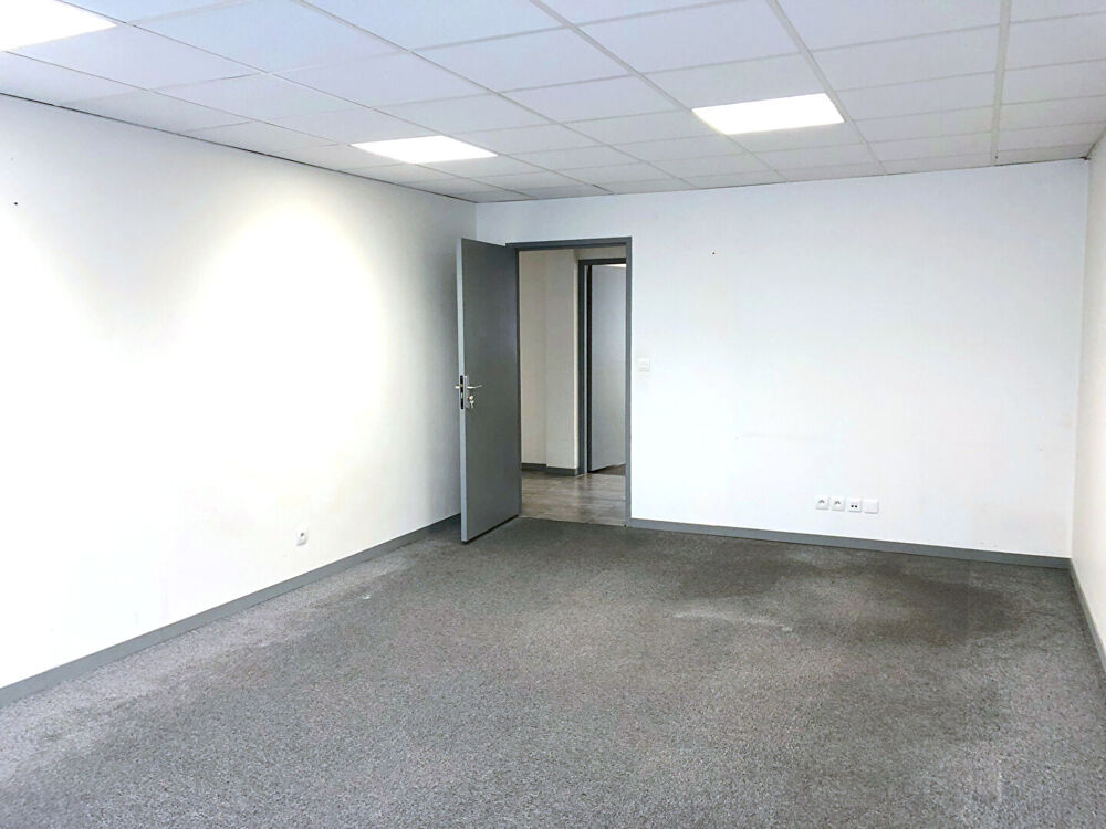   A LOUER LOCAL COMMERCIAL DE 285 M2 - SECTEUR BORDEAUX QUARTIER SAINT SEURIN ET SAINT BRIUNO Bordeaux