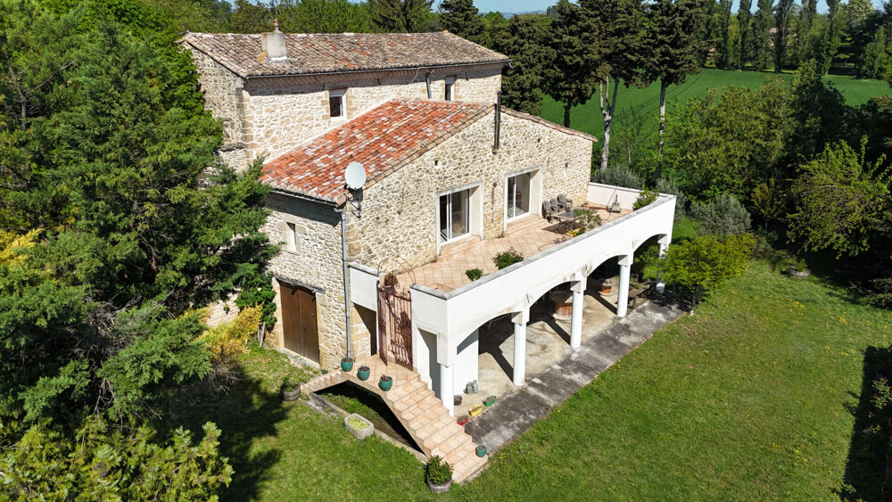Corps de ferme avec dépendances ? fort potentiel à Etoile sur Rhône