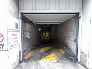  Parking / Garage à louer 