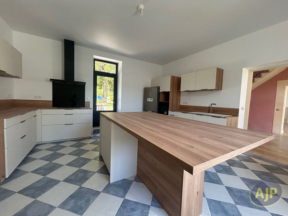 Location Maison Maison Fronsac 4 pièce(s) 152.60 m2 Fronsac