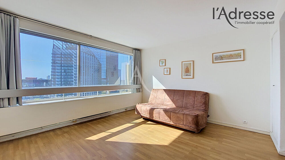 PUTEAUX / LA DEFENSE Studio de 28 m² avec cave et parking