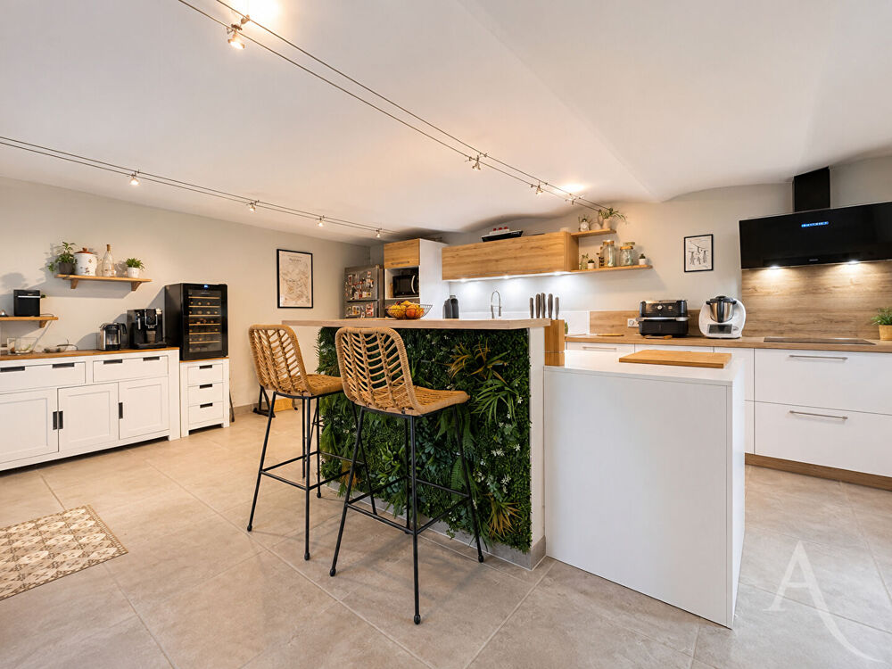 Vente Maison À deux pas de la Cathédrale Saint-Étienne, maison de caractère avec jardin ! Bourges