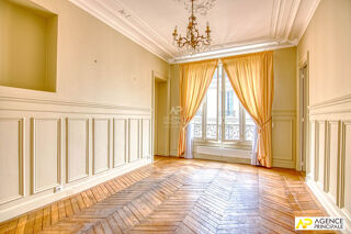 Vente Appartement Versailles Notre-Dame Appartement 5 pièces 87 m² situé au 3ème étage avec ascenseur auquel s'ajoutent un appartement de 2 pièces Versailles