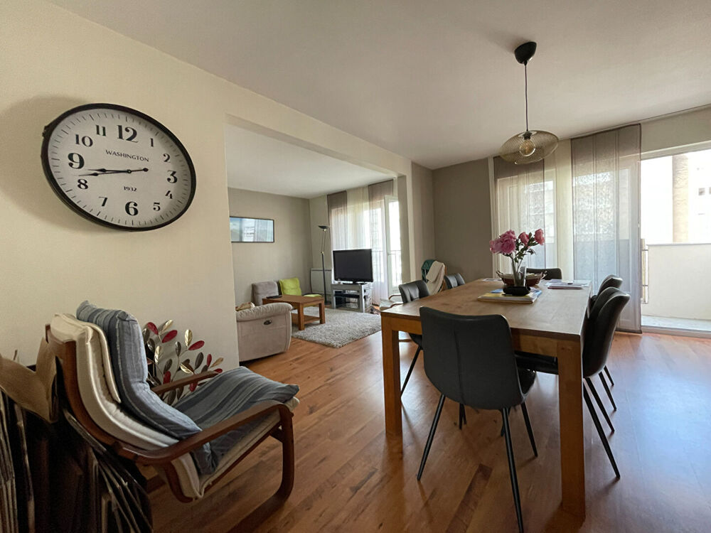 Appartement de type 4 avec balcons cave et garage