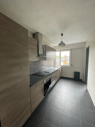  Appartement à louer 4 pièces 76 m²