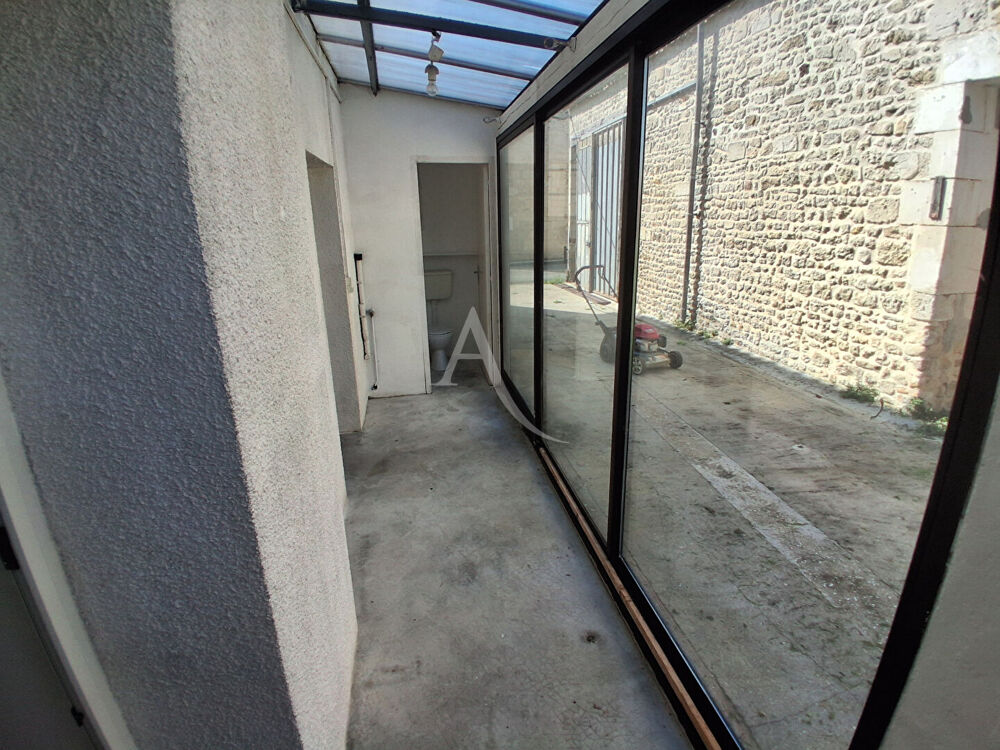 Ensemble immobilier de deux T4 , 12 pièces ,7 chambres , hangar , garage , terrains non attenants et motte à cultiver