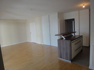  Appartement à louer 3 pièces 76 m²