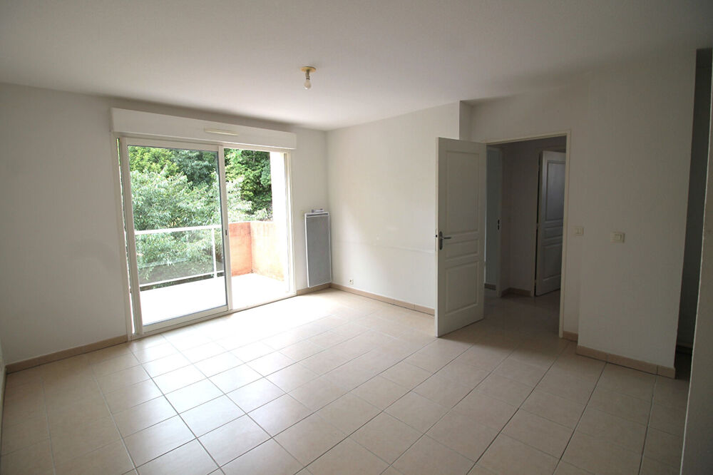 NIMES Dans une résidence sécurisée "Le Parc du Château II" Beau P2 d'environ 39m² avec terrasse et parking fermé