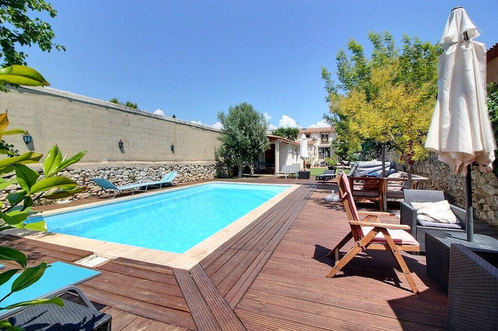 MARSEILLE 10 - SECTEUR LARRAT / ROMAIN ROLLAND - MAISON PRINCIPALE - 2 MAISONS DE PLAIN-PIED INDEPENDANTES - PISCINE - JARDIN -