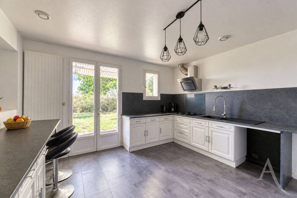 Vente Maison Maison Montréverd 9 pièce(s) 177.87 m2 Montreverd