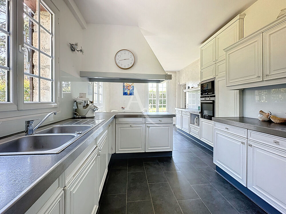 Maison sur la commune de Germiny l'Êveque - 260 m2 - 5 chambres - jardin de 3133 m² - piscine.