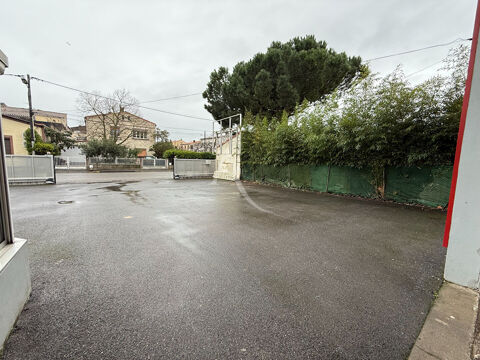   LOCAL AVEC BUREAUX ET PARKING A CARCASSONNE 